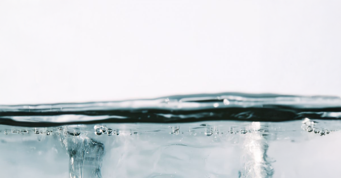 Eau dure vs eau douce : quels effets sur votre peau ?
