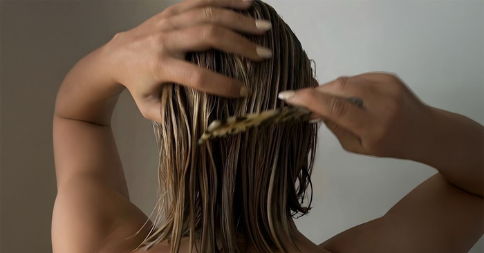Comment prendre soin de ses cheveux : 4 gestes essentiels
