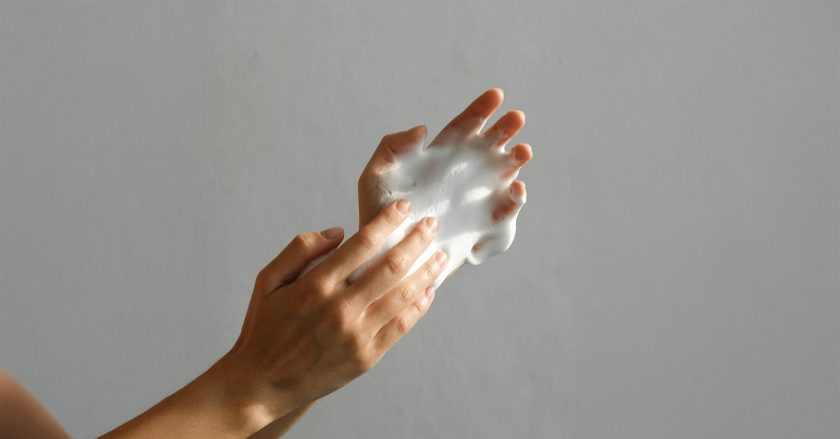 Comment protéger ma peau sensible sous la douche ?